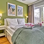 Apartment Szklarska Village - W Malowniczej Okolicy, Obok Dino Parku - By Royal Aparts Szklarska Poreba