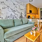 Apartment Szklarska Village - W Malowniczej Okolicy, Obok Dino Parku - By Royal Aparts Szklarska Poreba