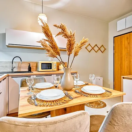 Szklarska Village - W Malowniczej Okolicy, Obok Dino Parku - By Royal Aparts شقة شكلارسكا بوريبا